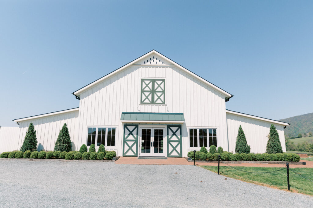 Charlottesville Wedding Venues, King Family Vineyard barn in Crozet