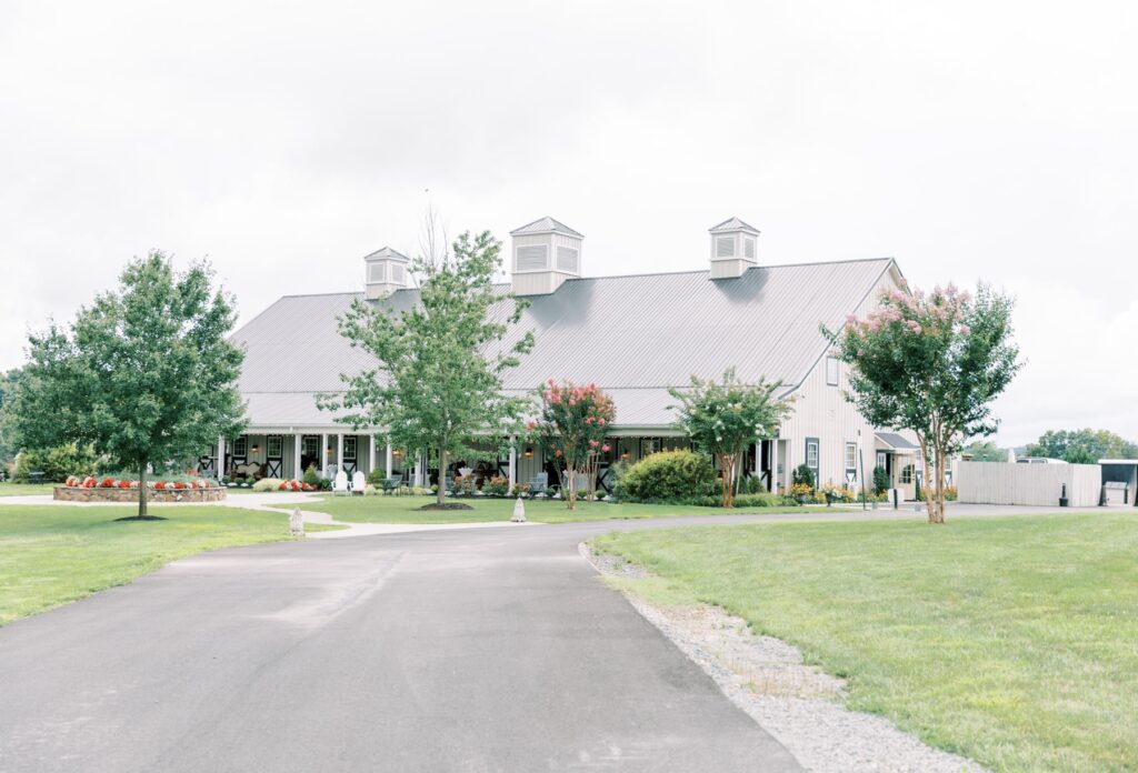 Bluemont wedding venues have such a great variety. Here are som barn and farm venues.