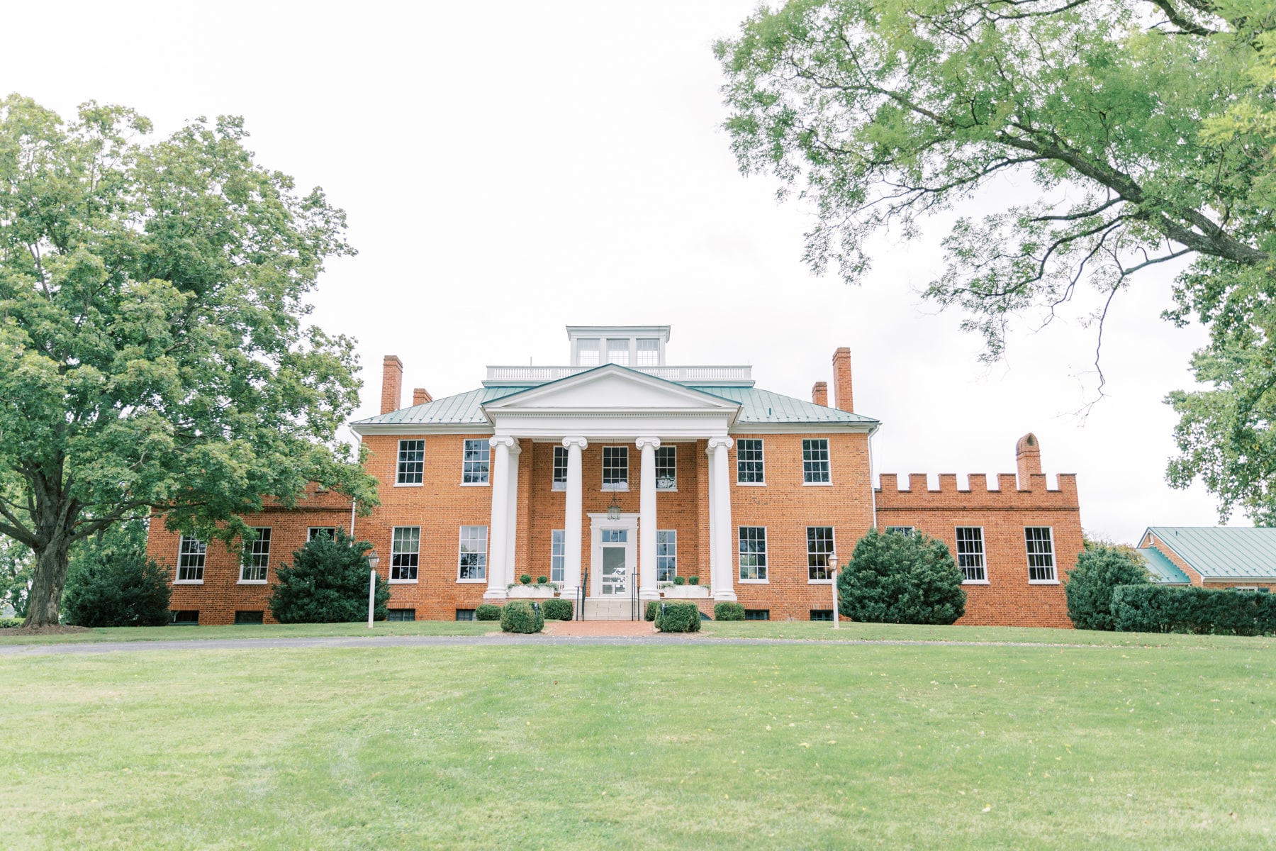 Long branch farm is a stately venue, this is the mansion at the top of the hill, overlooking the horse farm